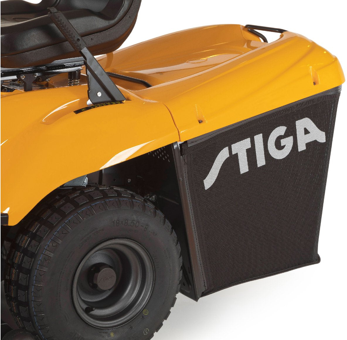 Stiga Rasentraktor Estate 7102 W Special HONDA mit Mulchstopfen, Anhängerkupplung und Ladegerät